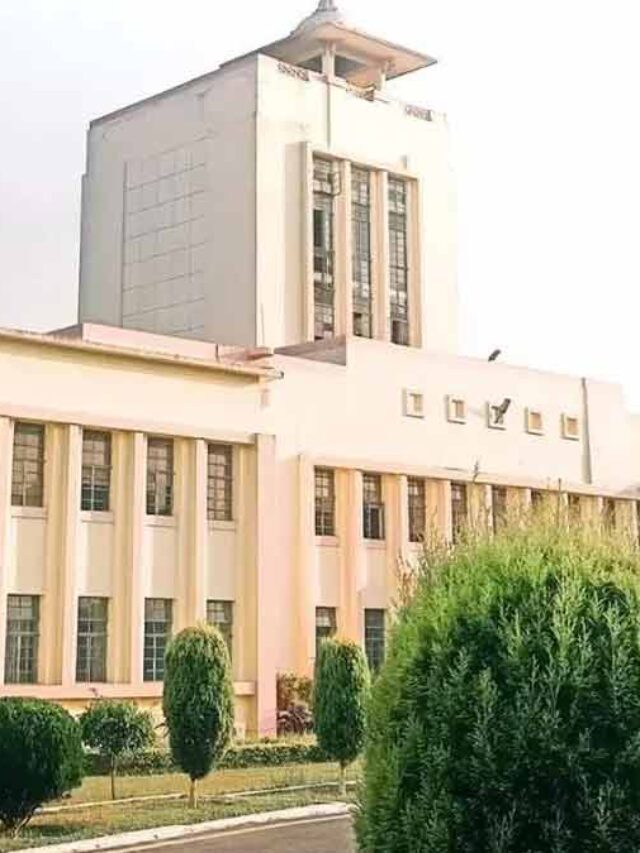 Top 5 Expensive Universities in India where you have to sell your house to get admission